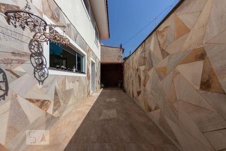 Casa à venda com 195m², 3 quartos e 3 vagas Casa à venda com 195m², 3 quartos e 3 vagasCorredor