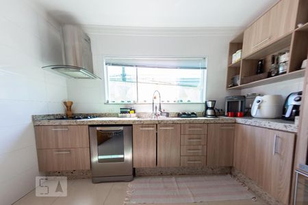 Casa à venda com 195m², 3 quartos e 3 vagas Casa à venda com 195m², 3 quartos e 3 vagasCozinha