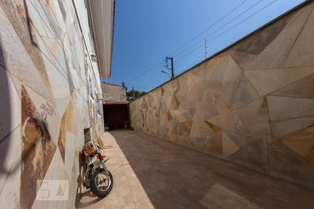 Casa à venda com 195m², 3 quartos e 3 vagas Casa à venda com 195m², 3 quartos e 3 vagasCorredor