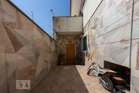 Casa à venda com 195m², 3 quartos e 3 vagas Casa à venda com 195m², 3 quartos e 3 vagasCorredor