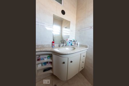 Casa à venda com 195m², 3 quartos e 3 vagas Casa à venda com 195m², 3 quartos e 3 vagasBanheiro da Suíte 3