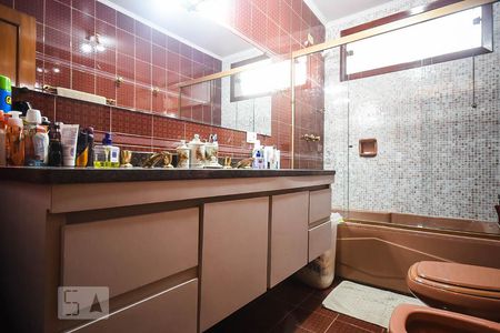 Casa de condomínio à venda com 280m², 3 quartos e 4 vagas Casa de condomínio à venda com 280m², 3 quartos e 4 vagasBanheiro suíte 3