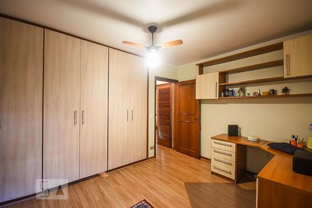Casa de condomínio à venda com 280m², 3 quartos e 4 vagas Casa de condomínio à venda com 280m², 3 quartos e 4 vagasSuíte 2