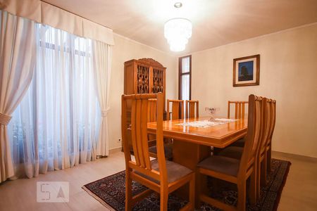 Casa de condomínio à venda com 280m², 3 quartos e 4 vagas Casa de condomínio à venda com 280m², 3 quartos e 4 vagasSala de jantar