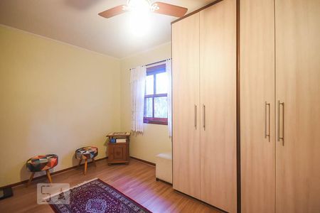 Casa de condomínio à venda com 280m², 3 quartos e 4 vagas Casa de condomínio à venda com 280m², 3 quartos e 4 vagasArmário da suíte 3