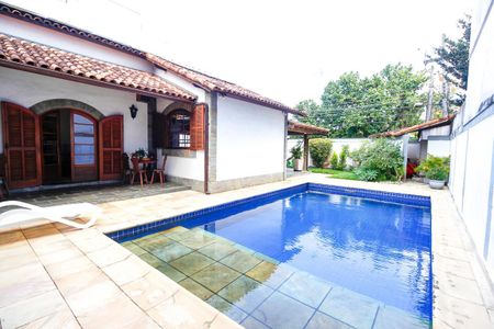 Casa à venda com 512m², 8 quartos e 3 vagas Casa à venda com 512m², 8 quartos e 3 vagasPiscina