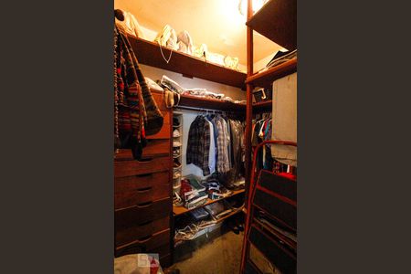 Casa à venda com 512m², 8 quartos e 3 vagas Casa à venda com 512m², 8 quartos e 3 vagasCloset da suíte 1