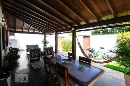 Casa à venda com 512m², 8 quartos e 3 vagas Casa à venda com 512m², 8 quartos e 3 vagasÁrea Externa