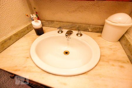 Casa à venda com 512m², 8 quartos e 3 vagas Casa à venda com 512m², 8 quartos e 3 vagasBanheiro