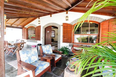 Casa à venda com 512m², 8 quartos e 3 vagas Casa à venda com 512m², 8 quartos e 3 vagasÁrea Externa