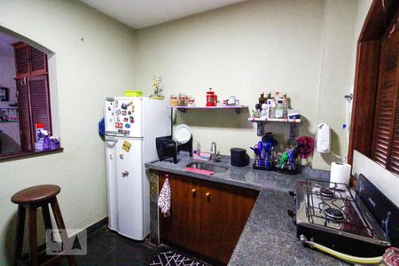 Casa à venda com 512m², 8 quartos e 3 vagas Casa à venda com 512m², 8 quartos e 3 vagasCozinha Suíte 4