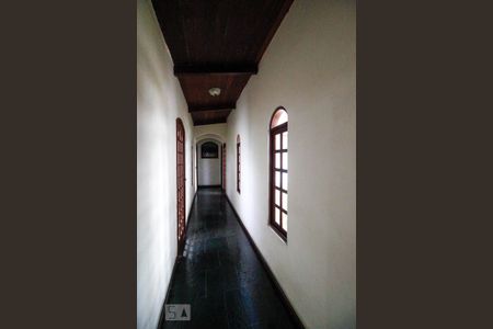 Casa à venda com 512m², 8 quartos e 3 vagas Casa à venda com 512m², 8 quartos e 3 vagasCorredor