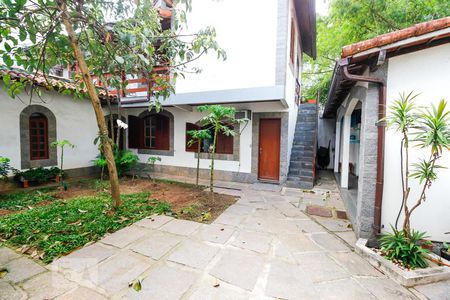 Casa à venda com 512m², 8 quartos e 3 vagas Casa à venda com 512m², 8 quartos e 3 vagasVista da Suíte 1