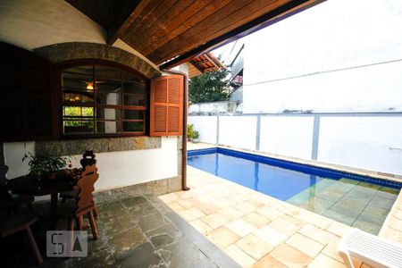 Casa à venda com 512m², 8 quartos e 3 vagas Casa à venda com 512m², 8 quartos e 3 vagasÁrea Externa