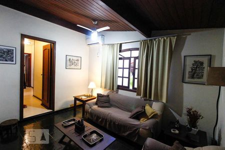 Casa à venda com 512m², 8 quartos e 3 vagas Casa à venda com 512m², 8 quartos e 3 vagasSala 2