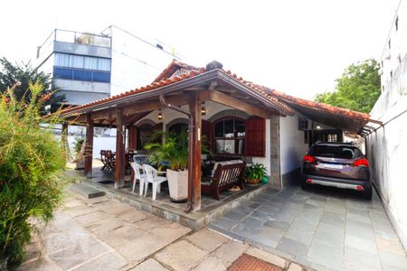 Casa à venda com 512m², 8 quartos e 3 vagas Casa à venda com 512m², 8 quartos e 3 vagasGaragem