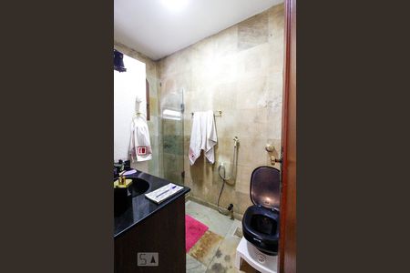 Casa à venda com 512m², 8 quartos e 3 vagas Casa à venda com 512m², 8 quartos e 3 vagasBanheiro da Suíte 1