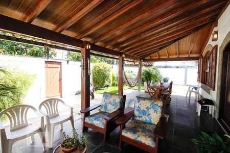 Casa à venda com 512m², 8 quartos e 3 vagas Casa à venda com 512m², 8 quartos e 3 vagasÁrea Externa