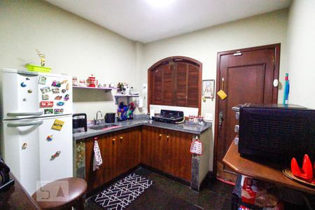 Casa à venda com 512m², 8 quartos e 3 vagas Casa à venda com 512m², 8 quartos e 3 vagasCozinha Suíte 4