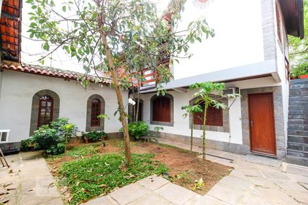 Casa à venda com 512m², 8 quartos e 3 vagas Casa à venda com 512m², 8 quartos e 3 vagasÁrea Externa