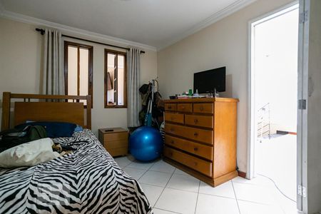 Casa à venda com 610m², 5 quartos e 6 vagas Casa à venda com 610m², 5 quartos e 6 vagasQuarto 2