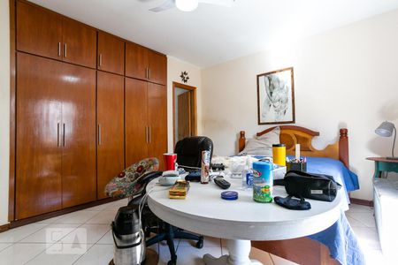 Casa à venda com 610m², 5 quartos e 6 vagas Casa à venda com 610m², 5 quartos e 6 vagasSuíte 3