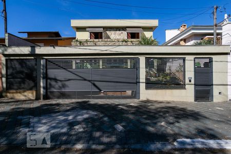 Casa à venda com 610m², 5 quartos e 6 vagas Casa à venda com 610m², 5 quartos e 6 vagasFachada