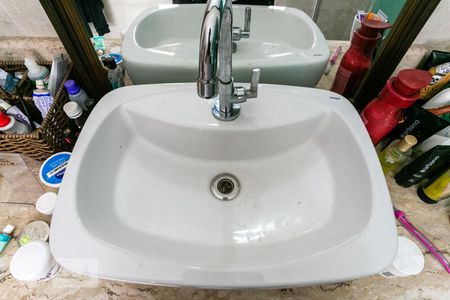 Casa à venda com 610m², 5 quartos e 6 vagas Casa à venda com 610m², 5 quartos e 6 vagasBanheiro da Suíte 1