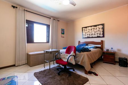 Casa à venda com 610m², 5 quartos e 6 vagas Casa à venda com 610m², 5 quartos e 6 vagasQuarto 1