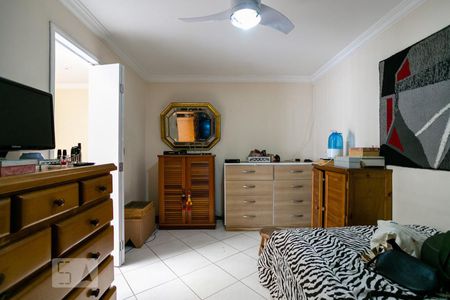 Casa à venda com 610m², 5 quartos e 6 vagas Casa à venda com 610m², 5 quartos e 6 vagasQuarto 2