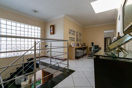 Casa à venda com 610m², 5 quartos e 6 vagas Casa à venda com 610m², 5 quartos e 6 vagasHall dos dormitórios