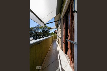 Casa à venda com 610m², 5 quartos e 6 vagas Casa à venda com 610m², 5 quartos e 6 vagasVaranda das suítes 2 e 3