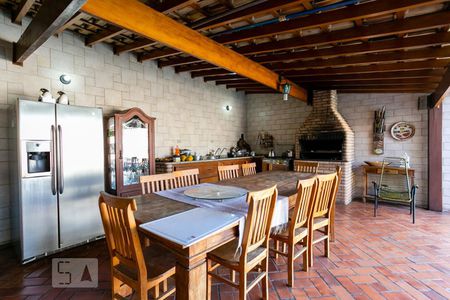 Casa à venda com 610m², 5 quartos e 6 vagas Casa à venda com 610m², 5 quartos e 6 vagasChurrasqueira