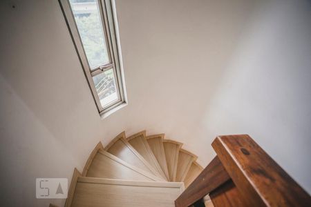 Escadas de apartamento para alugar com 1 quarto, 46m² em Vila Clementino, São Paulo