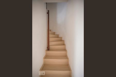 Escadas de apartamento para alugar com 1 quarto, 46m² em Vila Clementino, São Paulo