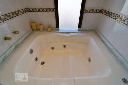 Apartamento para alugar com 480m², 4 quartos e 4 vagasBanheiro 2 da Suíte 1