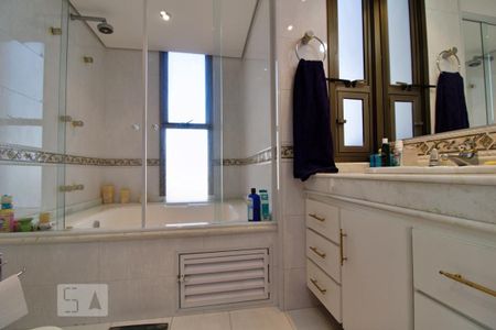 Apartamento para alugar com 480m², 4 quartos e 4 vagasBanheiro 2 da Suíte 1