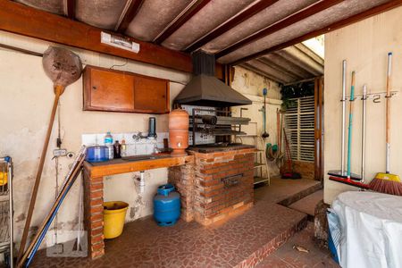 Casa à venda com 300m², 4 quartos e 4 vagasChurrasqueira