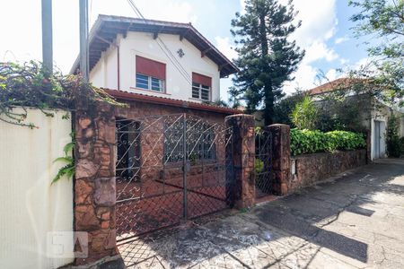 Casa à venda com 300m², 4 quartos e 4 vagasFachada