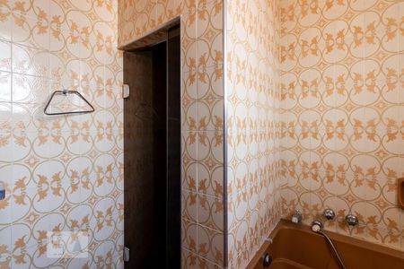 Casa à venda com 300m², 4 quartos e 4 vagasBanheiro 2