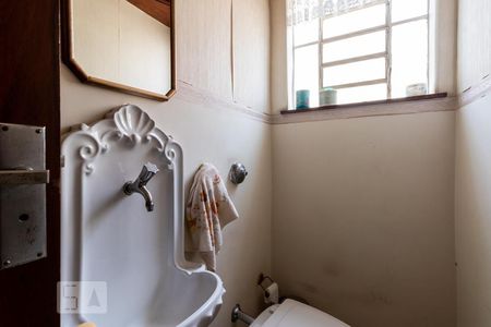 Casa à venda com 300m², 4 quartos e 4 vagasLavabo