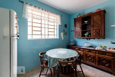 Casa à venda com 300m², 4 quartos e 4 vagasCozinha