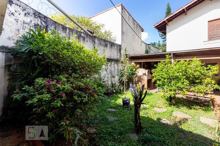 Casa à venda com 300m², 4 quartos e 4 vagasFachada Posterior