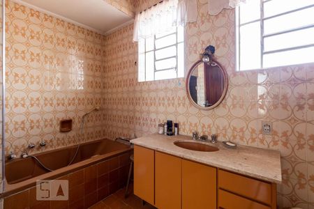 Casa à venda com 300m², 4 quartos e 4 vagasBanheiro 2