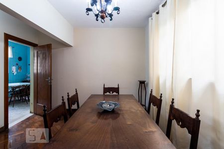 Casa à venda com 300m², 4 quartos e 4 vagasSala