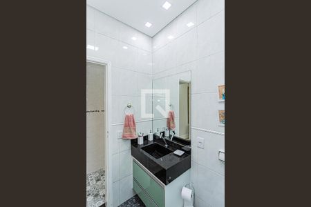 Casa à venda com 130m², 3 quartos e 2 vagasBanheiro