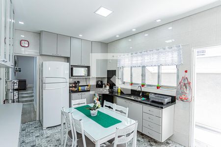 Casa à venda com 130m², 3 quartos e 2 vagasCozinha