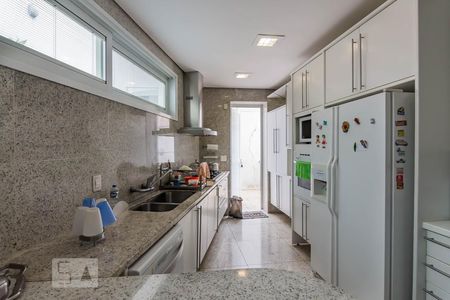 Casa à venda com 800m², 5 quartos e 10 vagas Casa à venda com 800m², 5 quartos e 10 vagasCozinha