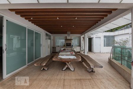 Casa à venda com 800m², 5 quartos e 10 vagas Casa à venda com 800m², 5 quartos e 10 vagasEspaço Gourmet