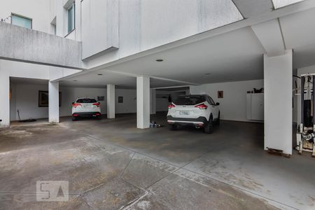 Casa à venda com 800m², 5 quartos e 10 vagas Casa à venda com 800m², 5 quartos e 10 vagasGaragem